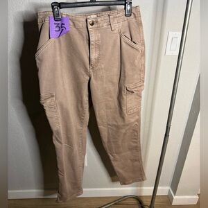 Universal Thread Women’s Light Brown/Tan Cargo Pants size 12 / 31 R Like New #35